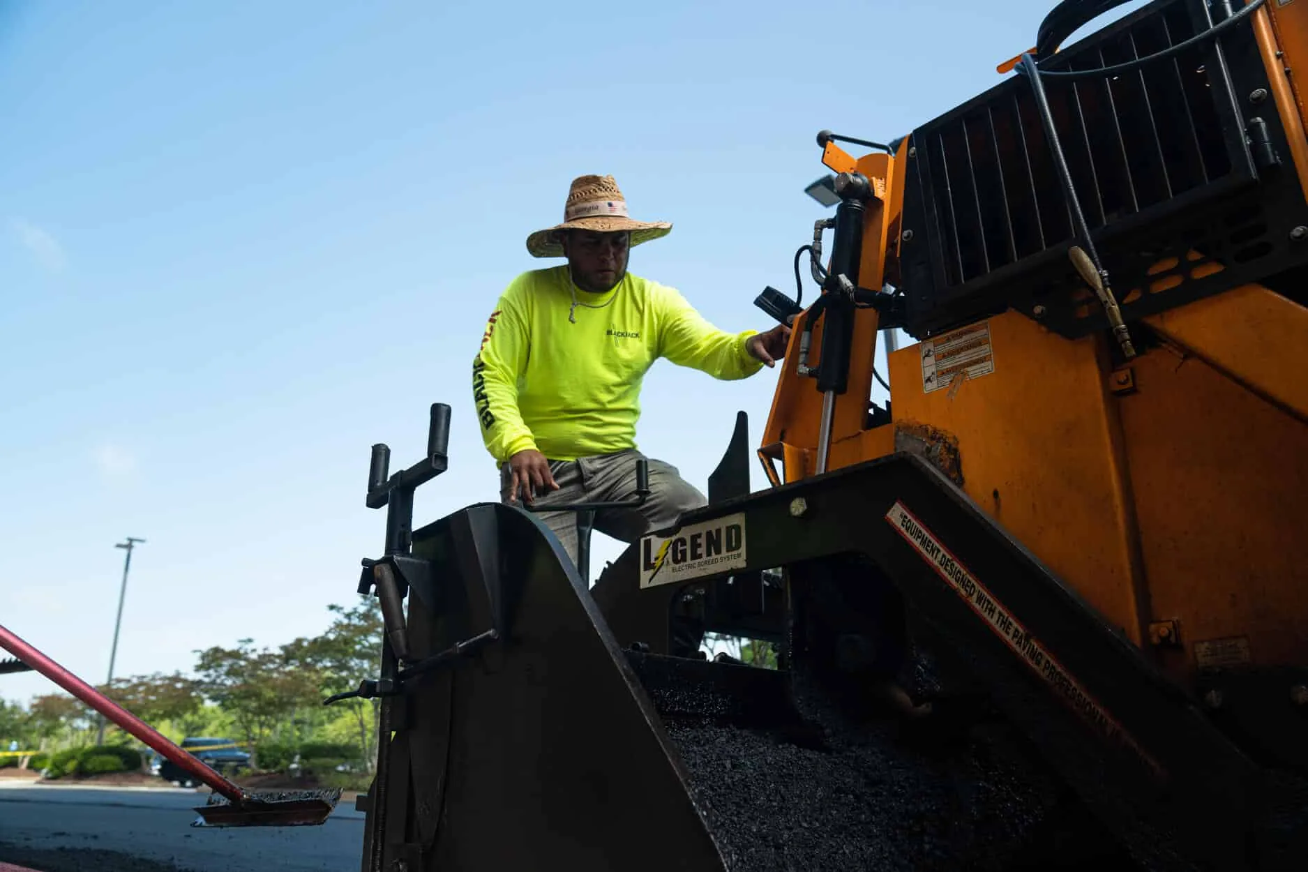Read more about the article Are Asphalt Paving Services A Scam?  How to Spot a Scammer